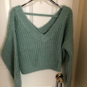 Cute and comfy cropped green sweater